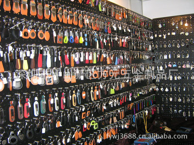 深圳市坪山新區(qū)方元五金制品廠 專業(yè)生產(chǎn)供應(yīng)高檔皮具車標(biāo)鑰匙扣，提供優(yōu)質(zhì)五金產(chǎn)品批發(fā)服務(wù)